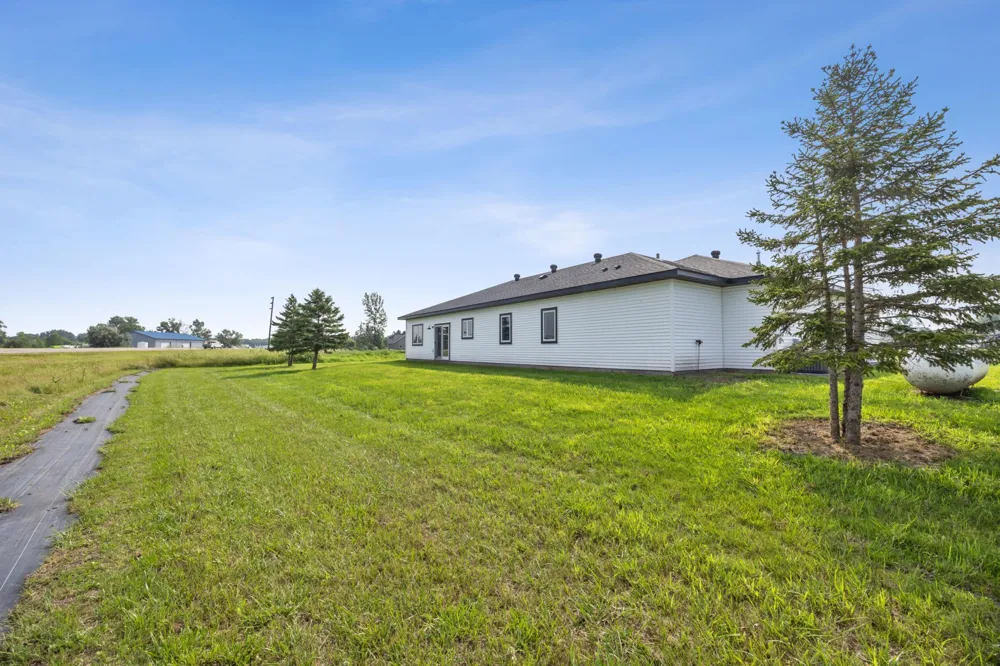 106 Pine Drive Hankinson, ND 58041