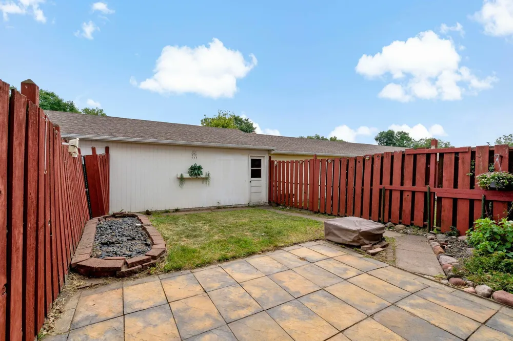 2004 Arkwright Street Maplewood, MN 55117