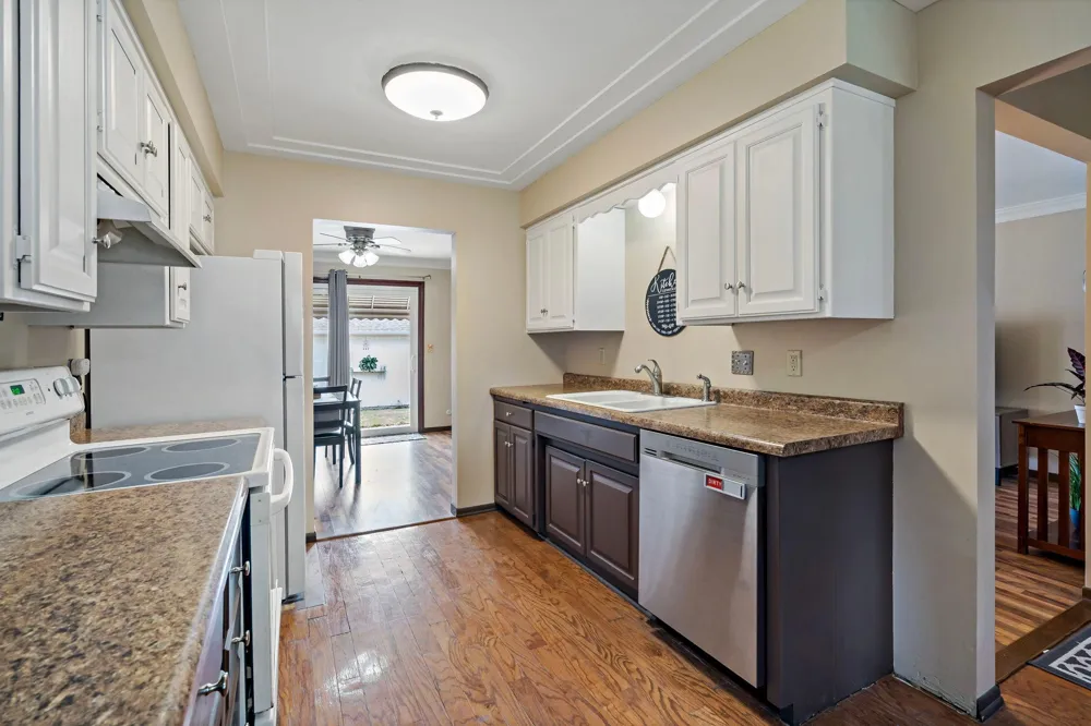 2004 Arkwright Street Maplewood, MN 55117
