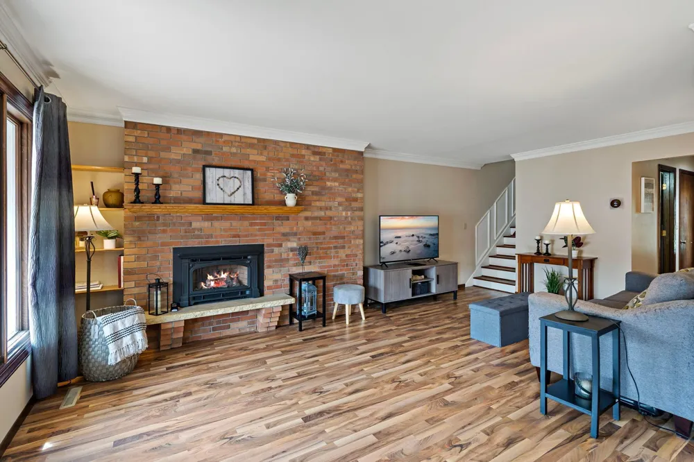 2004 Arkwright Street Maplewood, MN 55117