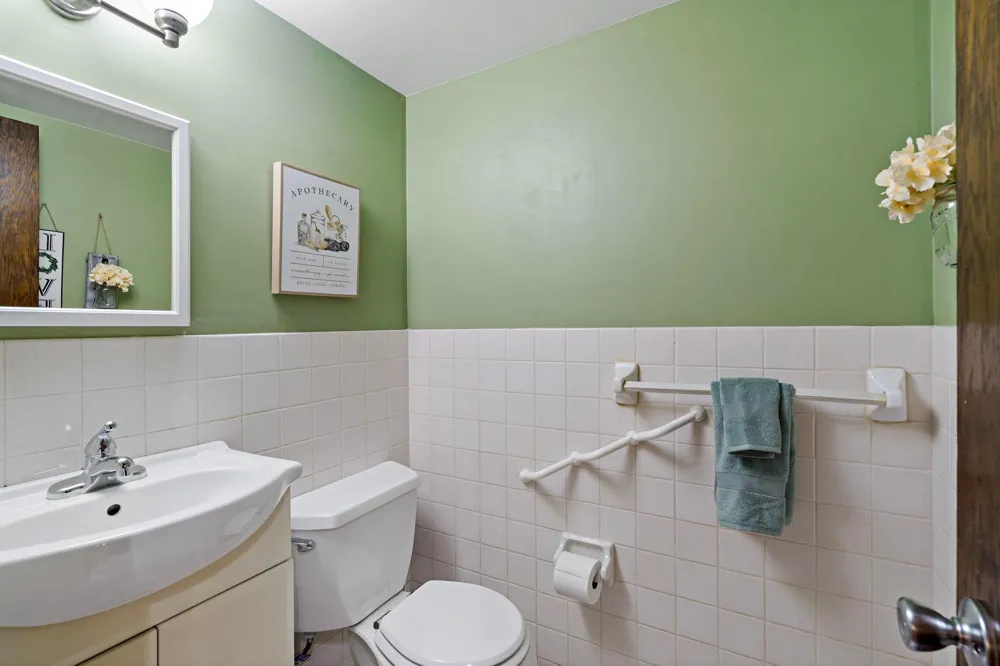 2004 Arkwright Street Maplewood, MN 55117