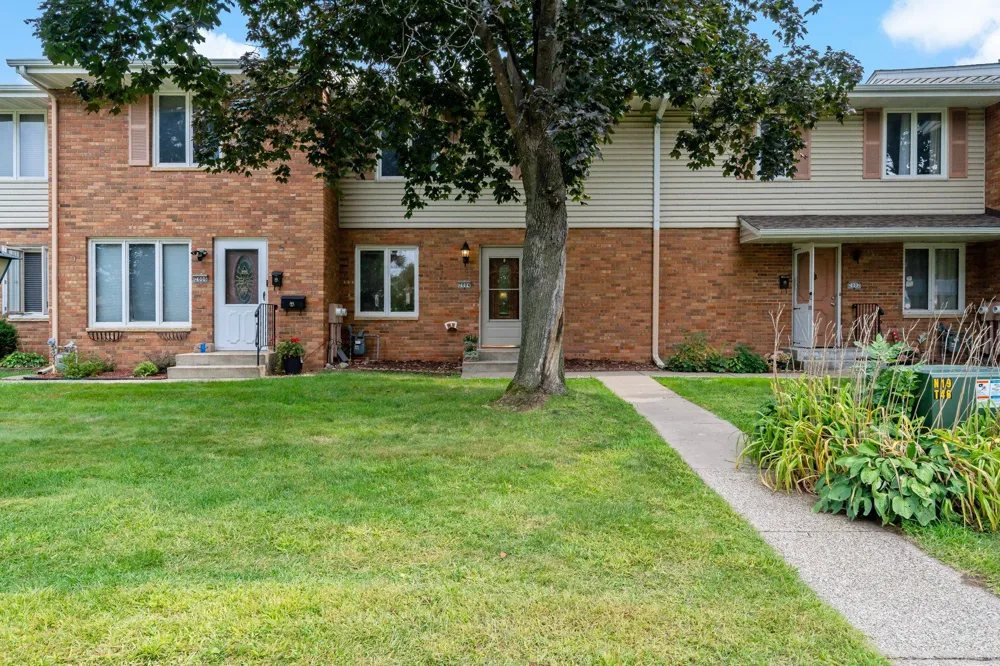 2004 Arkwright Street Maplewood, MN 55117
