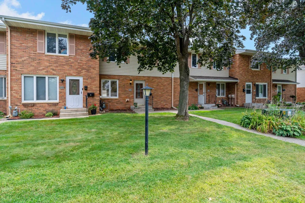 2004 Arkwright Street Maplewood, MN 55117