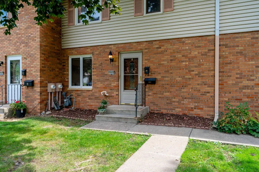 2004 Arkwright Street Maplewood, MN 55117