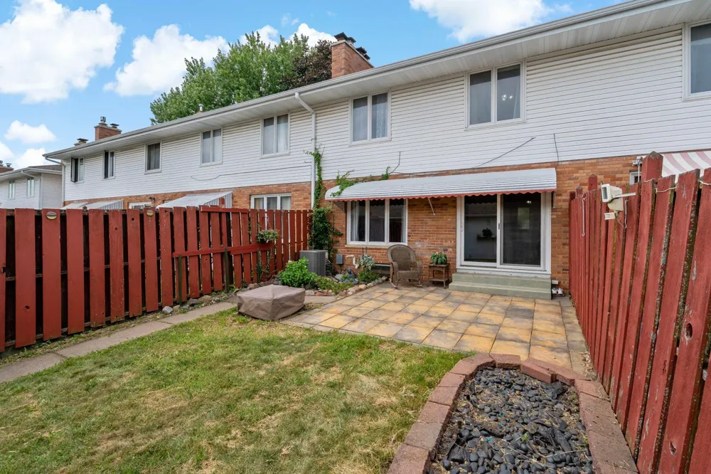2004 Arkwright Street Maplewood, MN 55117