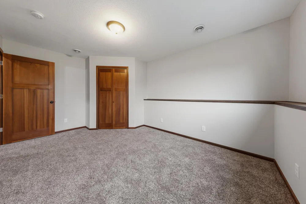 2401 Foxtail Lane Faribault, MN 55021