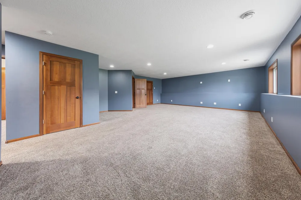 2401 Foxtail Lane Faribault, MN 55021