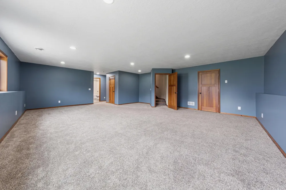2401 Foxtail Lane Faribault, MN 55021