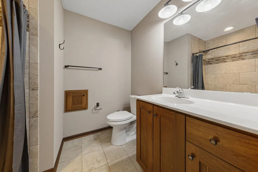 2401 Foxtail Lane Faribault, MN 55021