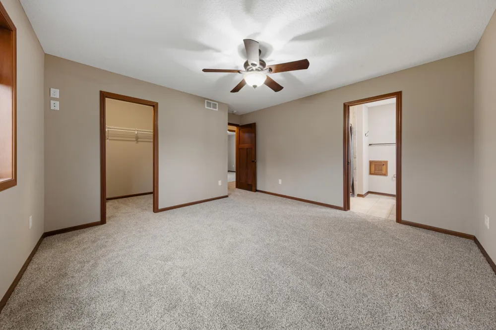 2401 Foxtail Lane Faribault, MN 55021
