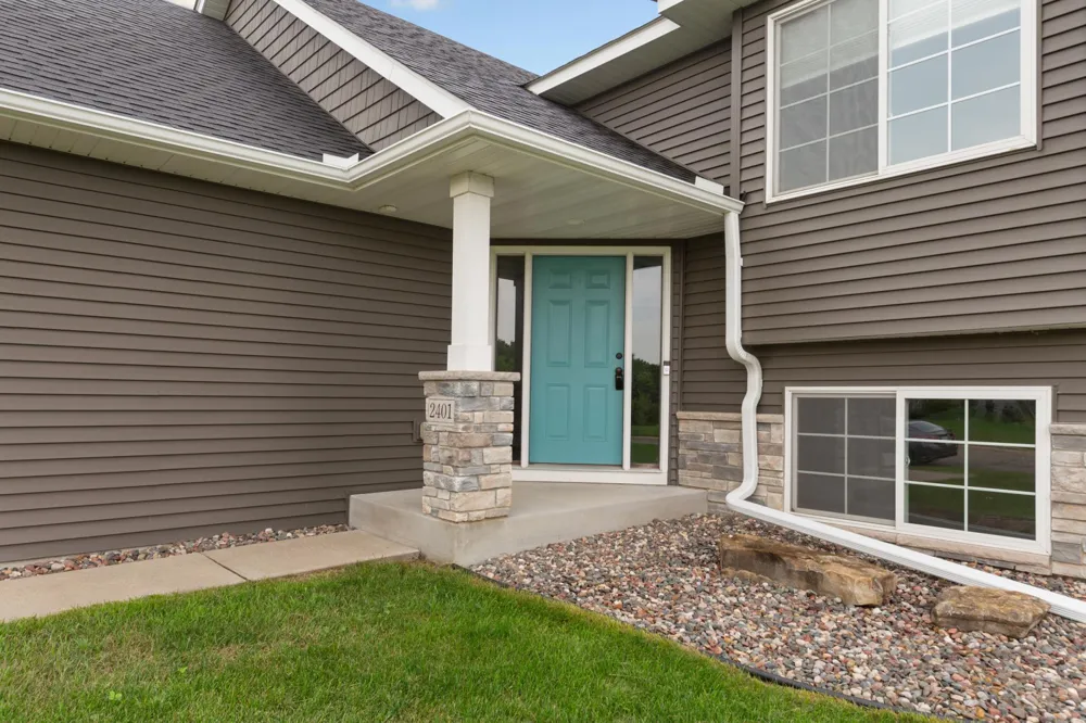 2401 Foxtail Lane Faribault, MN 55021