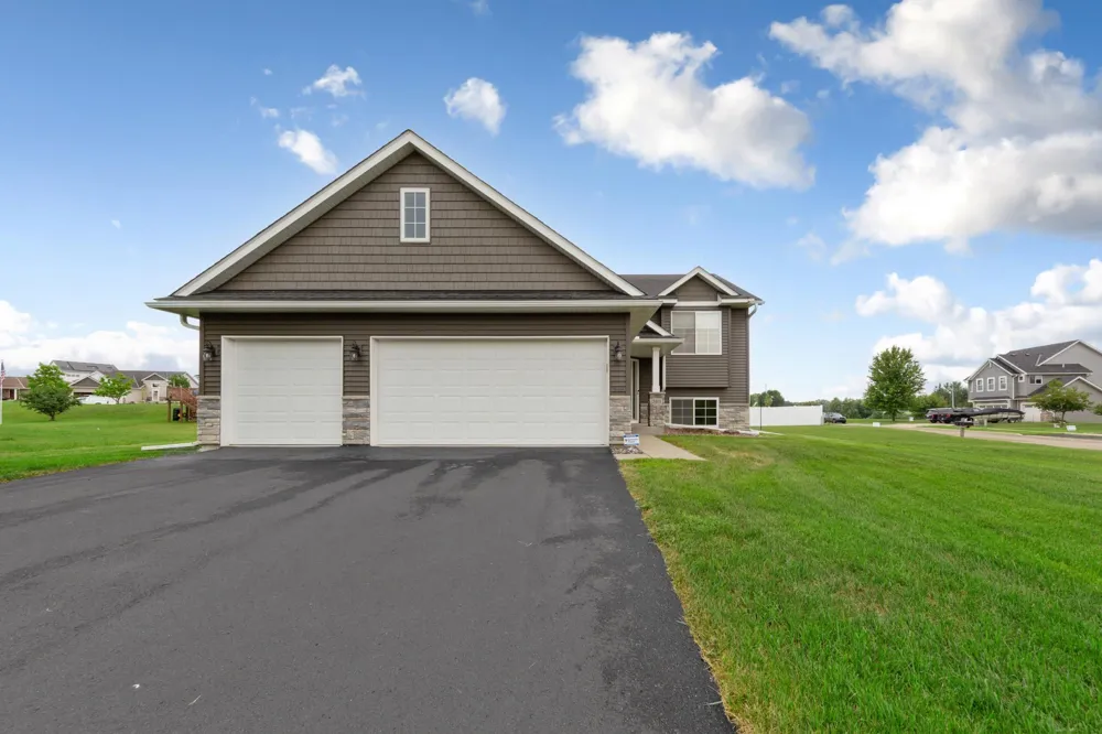 2401 Foxtail Lane Faribault, MN 55021