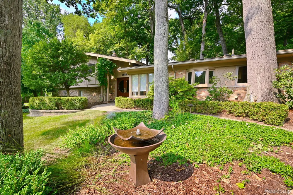 4780 Pickering Road Bloomfield Hills City, MI 48301