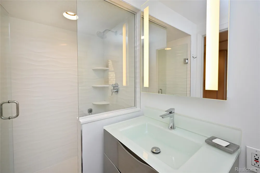4780 Pickering Road Bloomfield Hills City, MI 48301