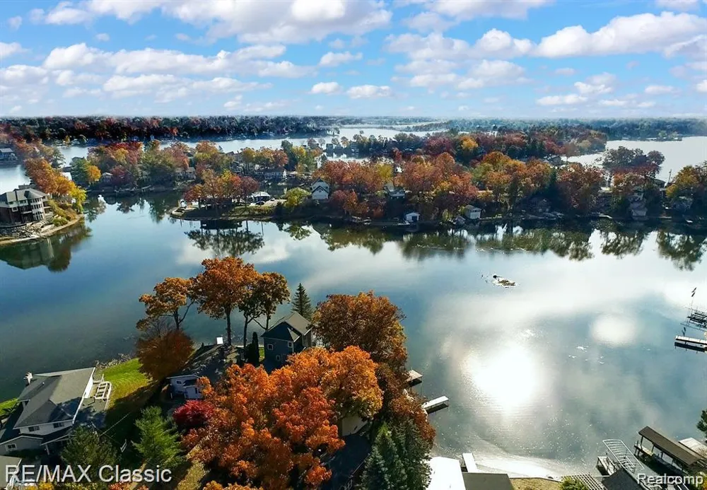 512 Fernhurst Court Orion Charter Township, MI 48362