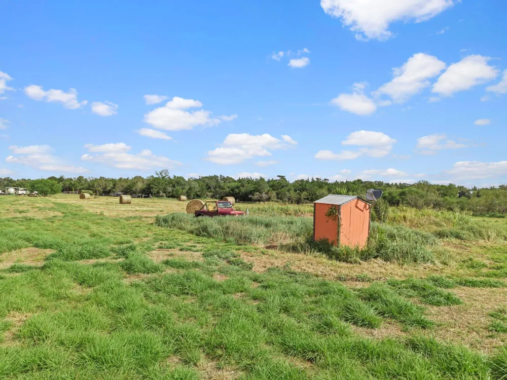 150 Private Road 4001 Yoakum, TX 77995