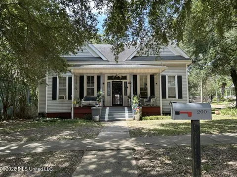 200 Magnolia Street