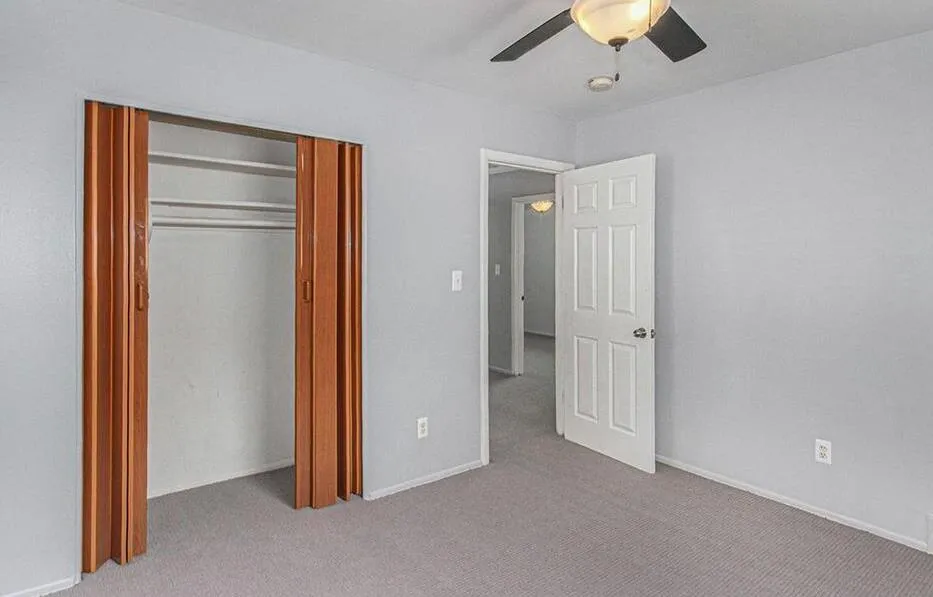 13490 Charlotte Avenue Warren, MI 48089