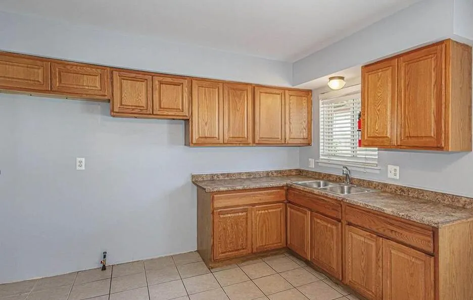 13490 Charlotte Avenue Warren, MI 48089