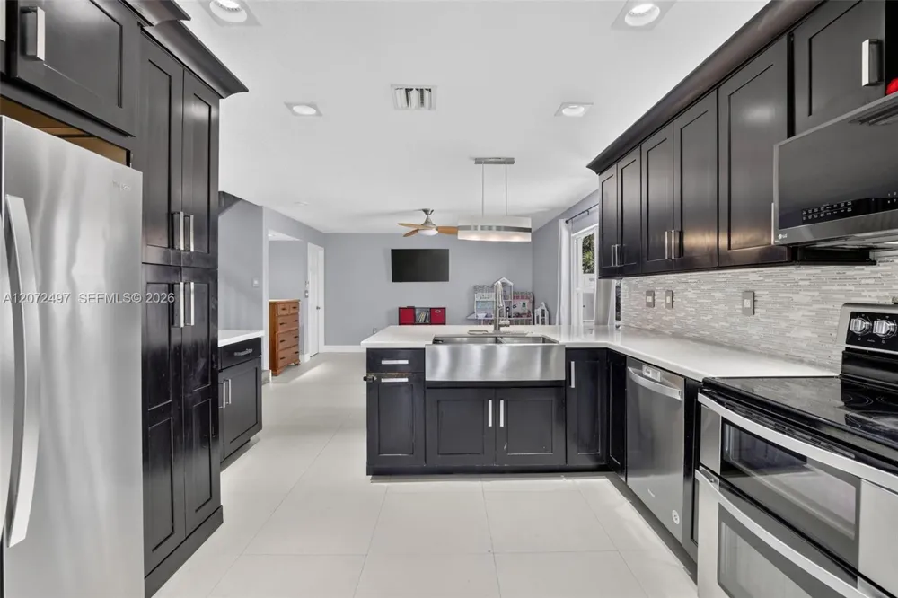 19156 NW 24th Ct Pembroke Pines, FL 33029