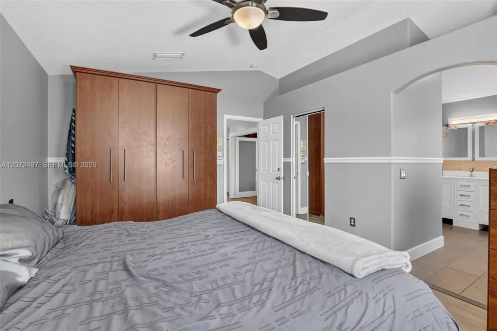 19156 NW 24th Ct Pembroke Pines, FL 33029