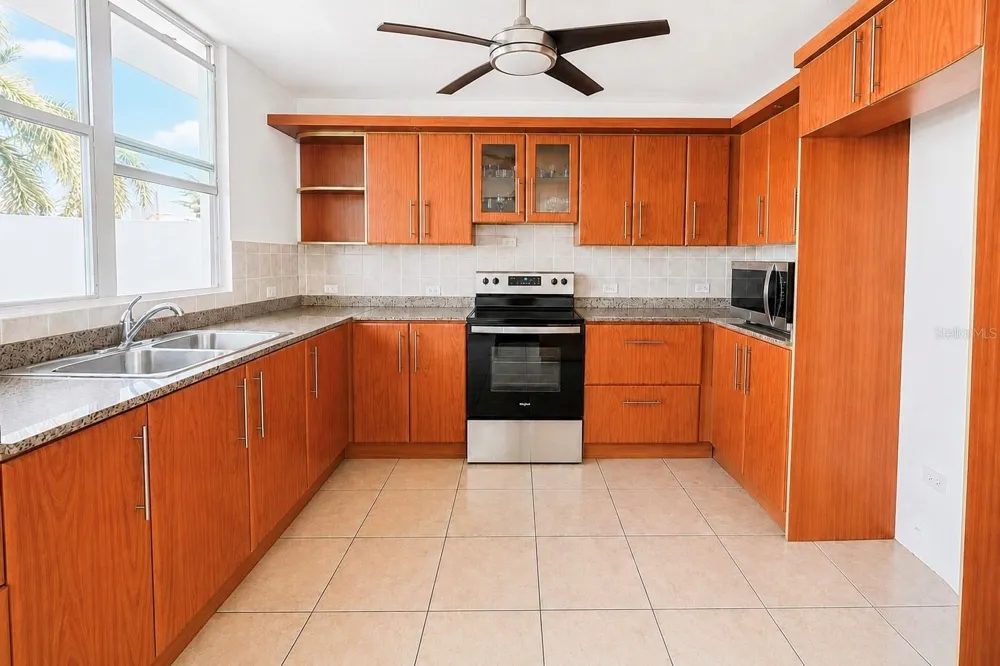 Estancias de Cerro Gordo CALLE NINOSHKA #B-12 Vega Alta, PR 00692
