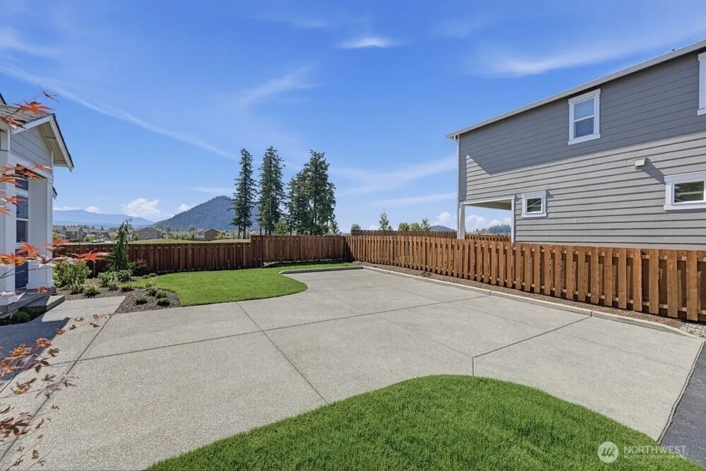 615 Barquist Lane Enumclaw, WA 98022