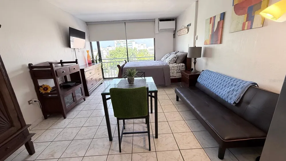 37 ISLA VERDE AVE Carolina, PR 00979