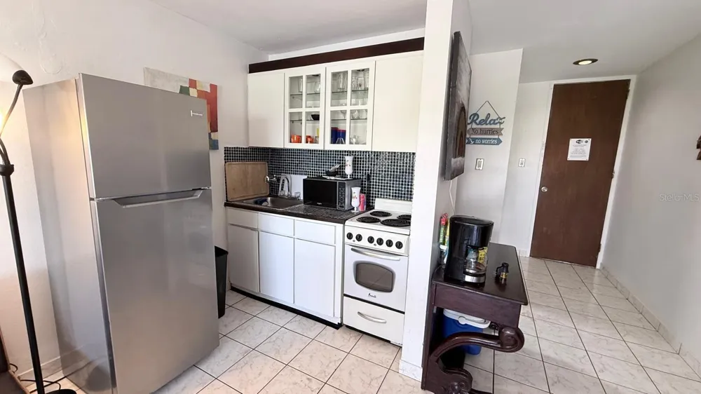 37 ISLA VERDE AVE Carolina, PR 00979