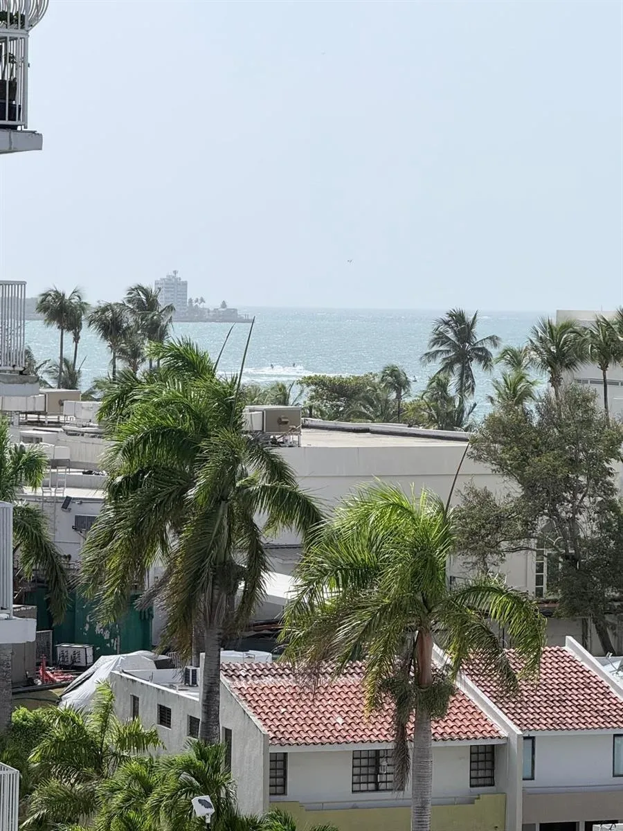 37 ISLA VERDE AVE Carolina, PR 00979
