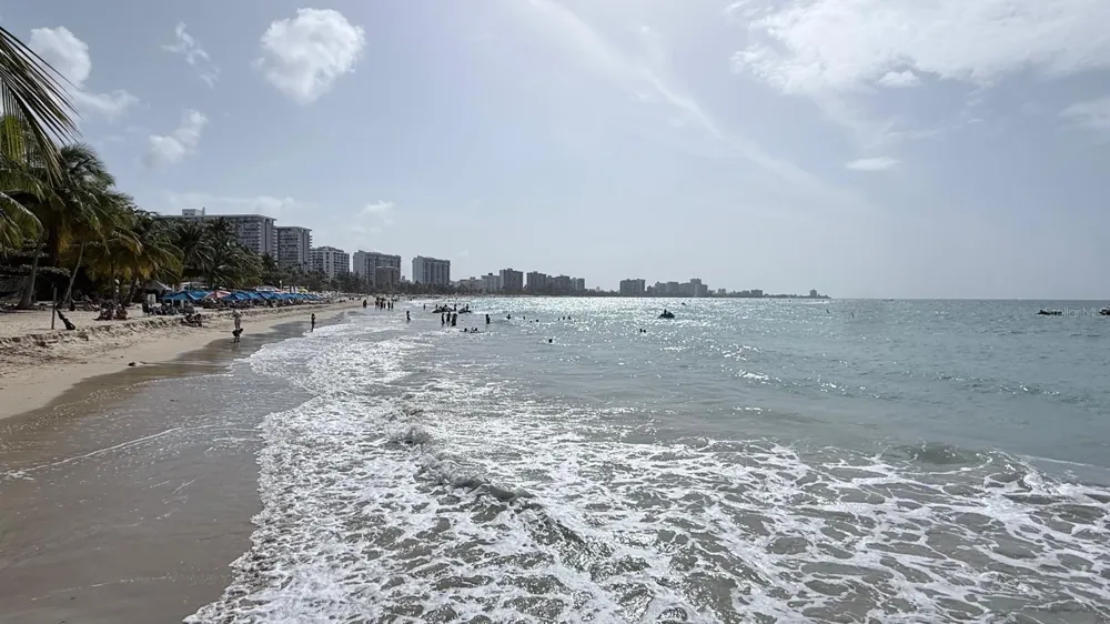 37 ISLA VERDE AVE Carolina, PR 00979
