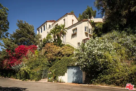 3346 Knoll Drive