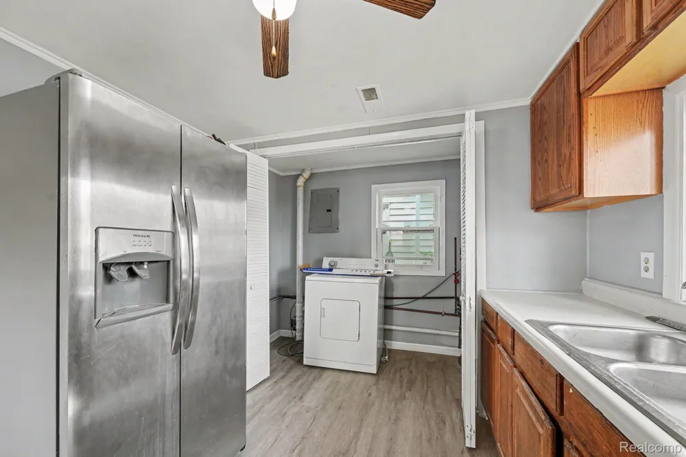 2511 Vanness Street Port Huron City, MI 48060