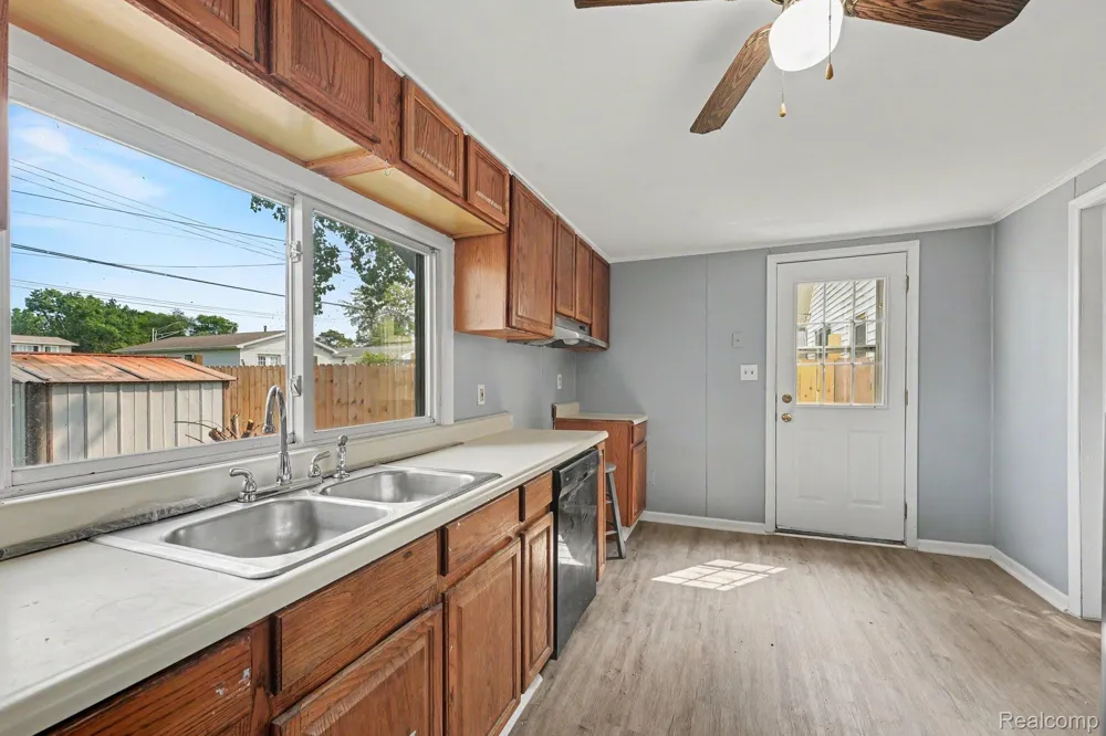 2511 Vanness Street Port Huron City, MI 48060