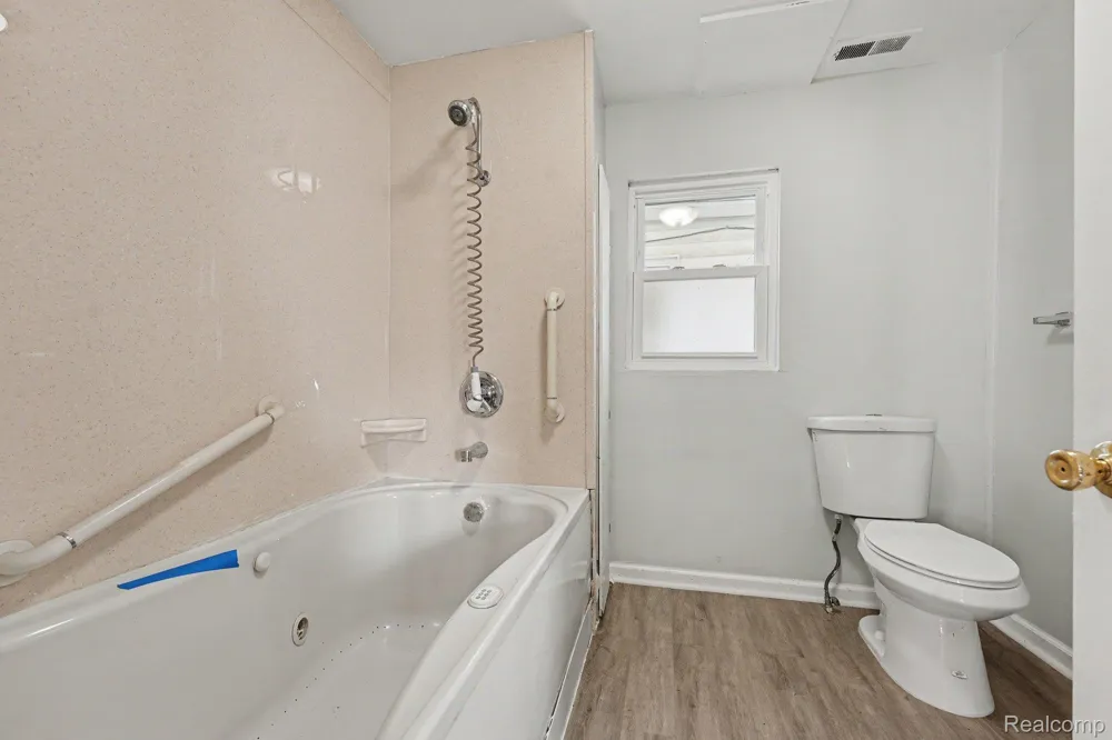 2511 Vanness Street Port Huron City, MI 48060
