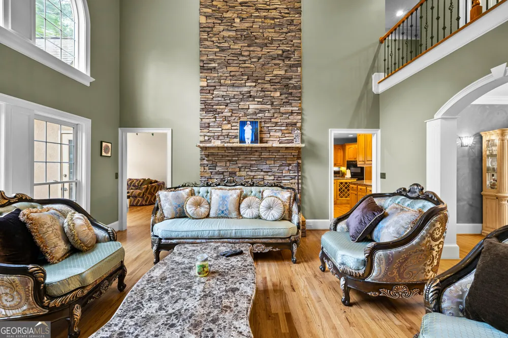 348 Loring LN Peachtree City, GA 30269