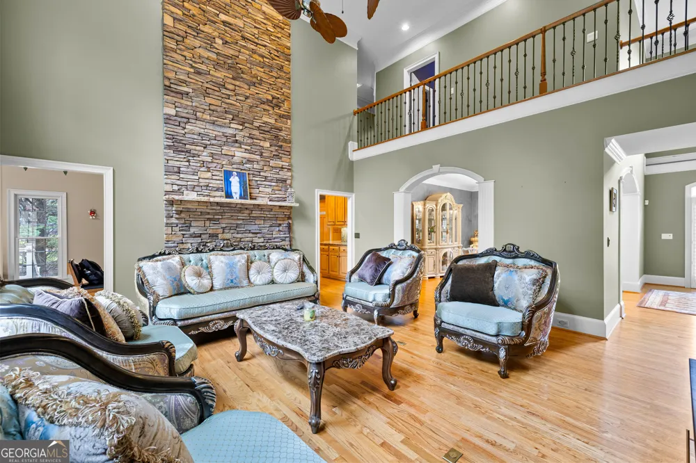 348 Loring LN Peachtree City, GA 30269