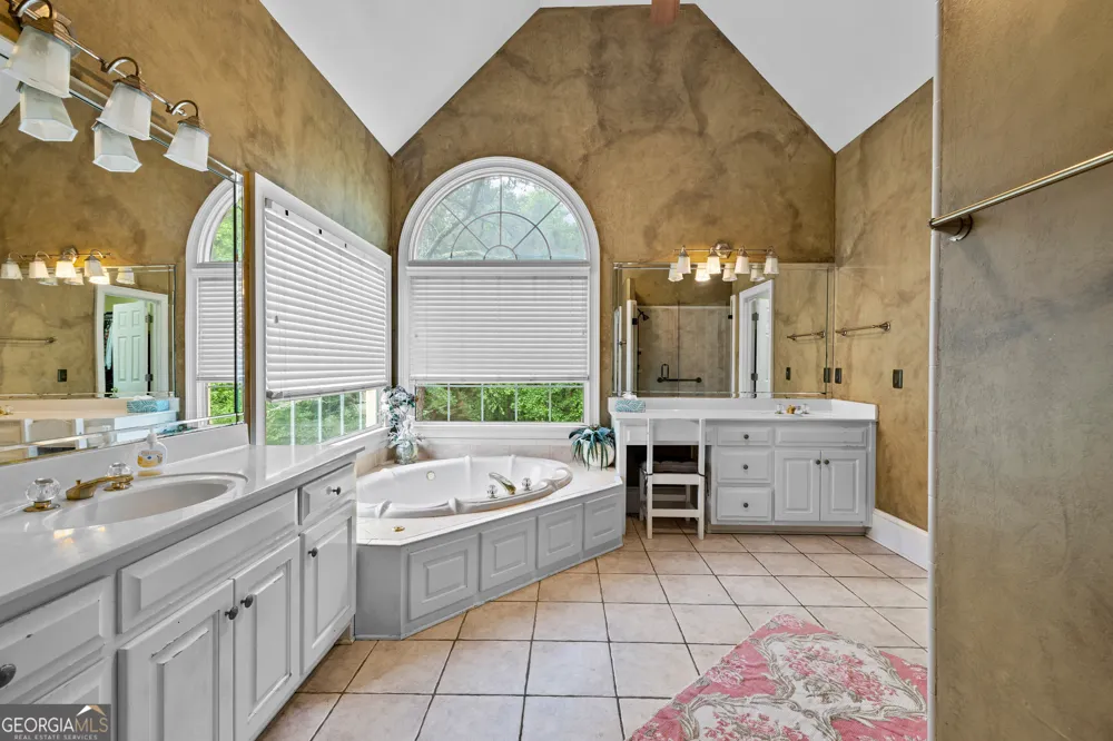 348 Loring LN Peachtree City, GA 30269