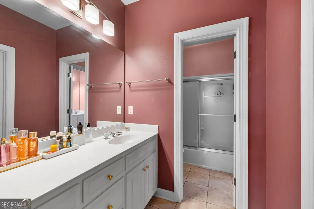348 Loring LN Peachtree City, GA 30269