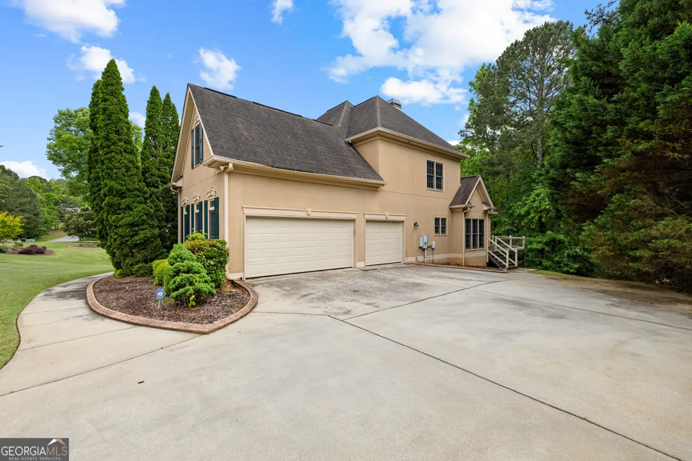 348 Loring LN Peachtree City, GA 30269