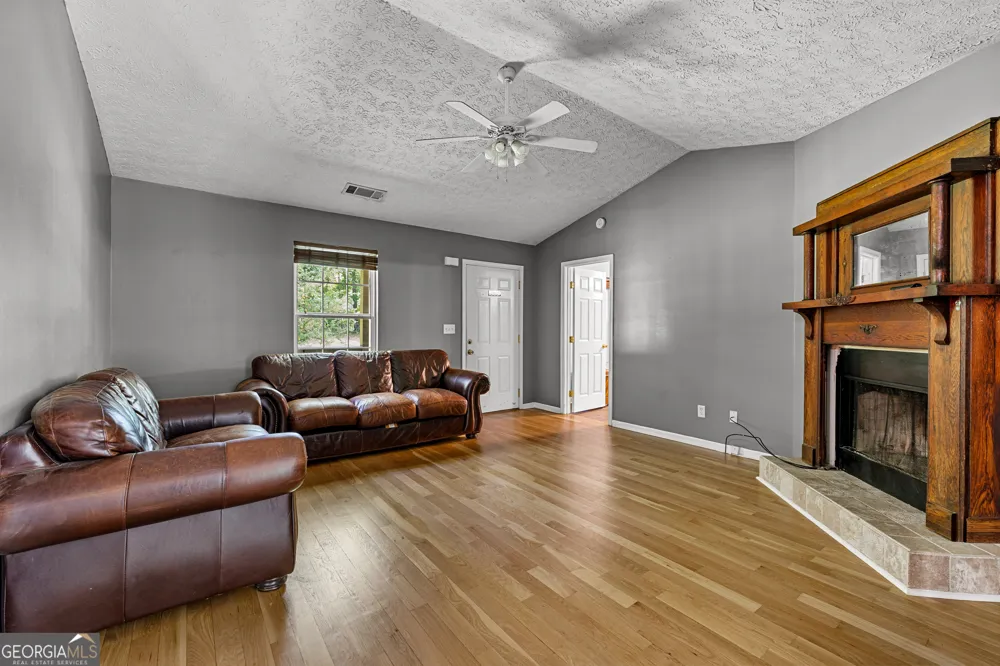 1336 Martin Mill RD Moreland, GA 30259