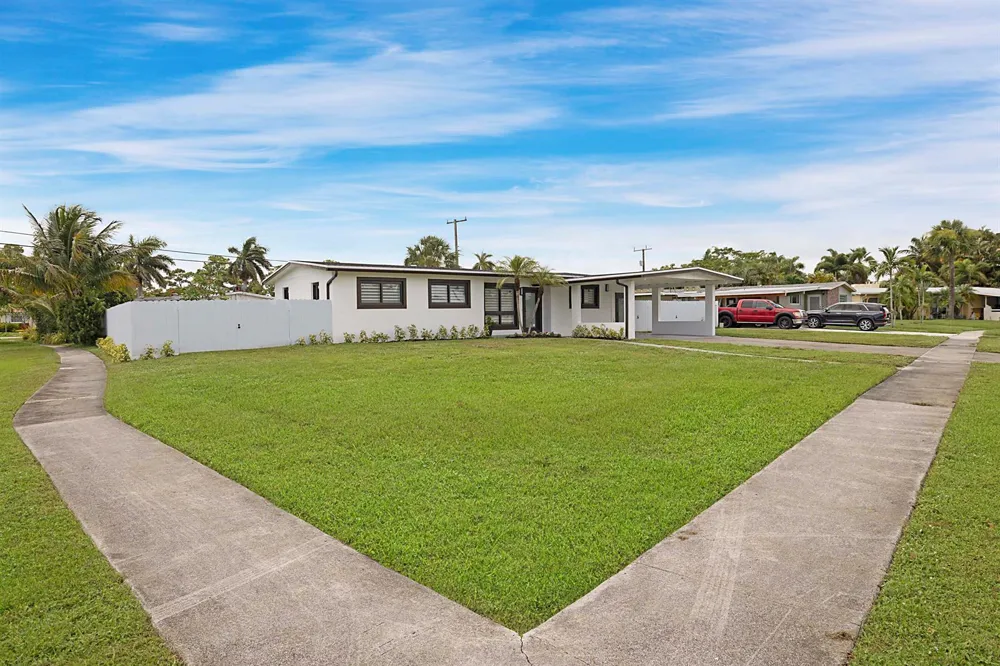421 FONTANA DRIVE Palm Springs, FL 33461