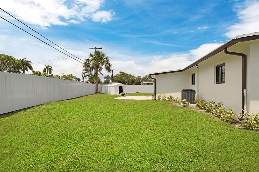 421 FONTANA DRIVE Palm Springs, FL 33461