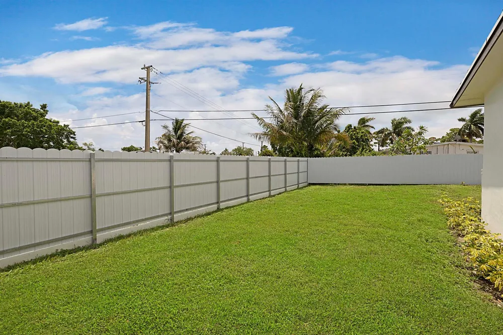 421 FONTANA DRIVE Palm Springs, FL 33461