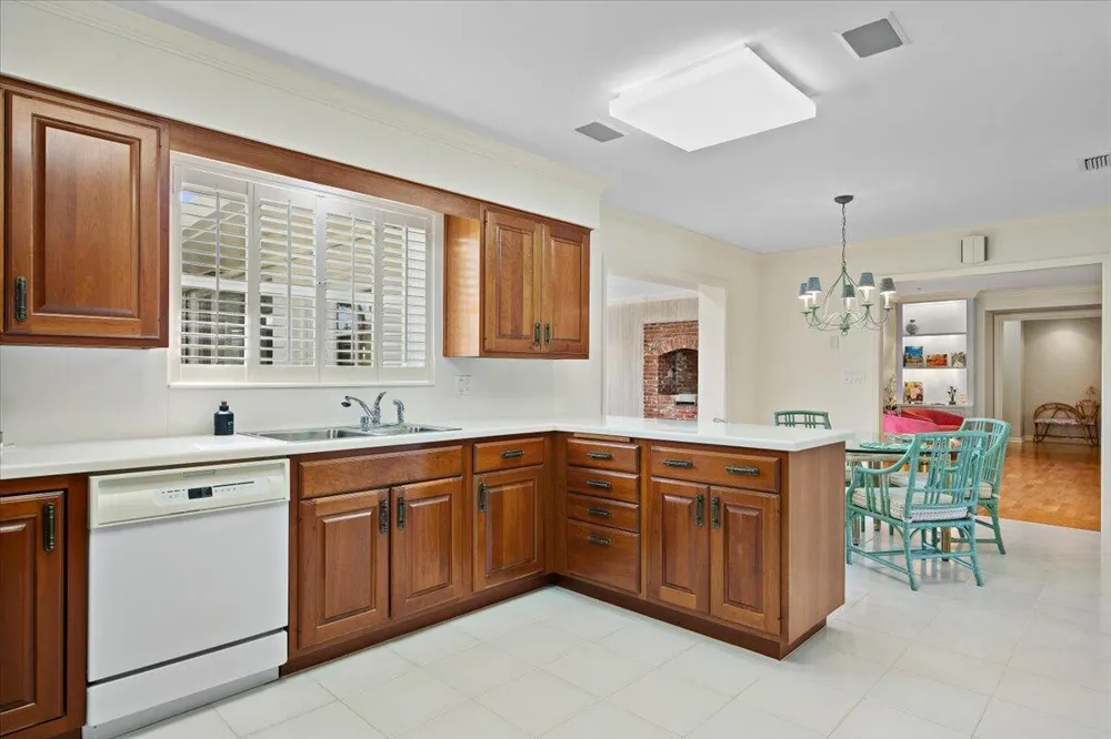 1000 Country Club Drive North Palm Beach, FL 33408