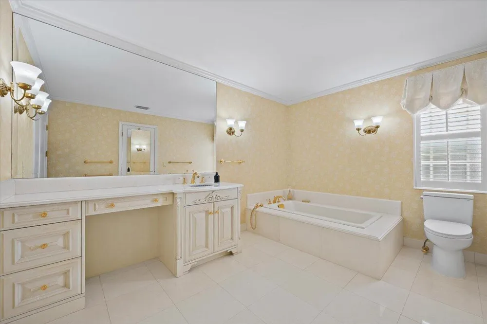 1000 Country Club Drive North Palm Beach, FL 33408