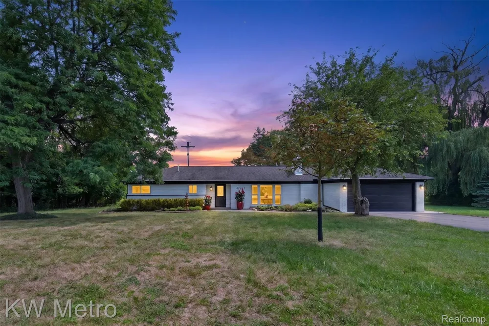 4251 Derry Road Bloomfield Charter Township, MI 48302