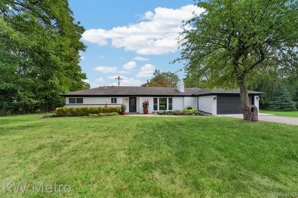 4251 Derry Road Bloomfield Charter Township, MI 48302