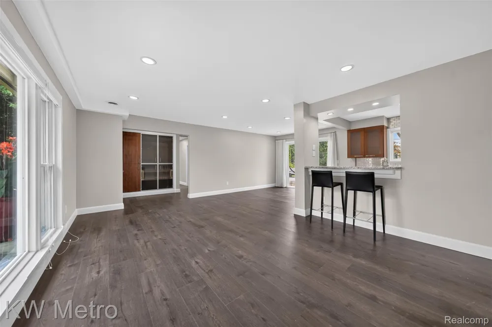 4251 Derry Road Bloomfield Charter Township, MI 48302