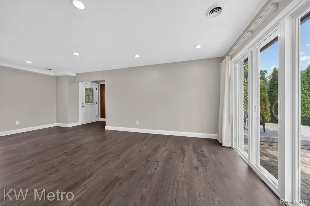4251 Derry Road Bloomfield Charter Township, MI 48302